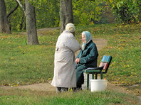Ожидаемая продолжительность жизни на пенсии первого поколения россиян, которые достигнут увеличенного пенсионного возраста - 65 лет (мужчины) и 63 года (женщины), - составит 14,5 года для мужчин и примерно 23 года для женщин