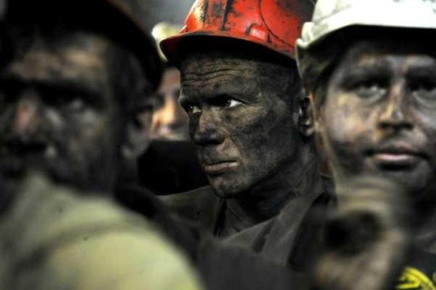 Кабмин выделил 100 млн гривен на долги по зарплате шахтерам