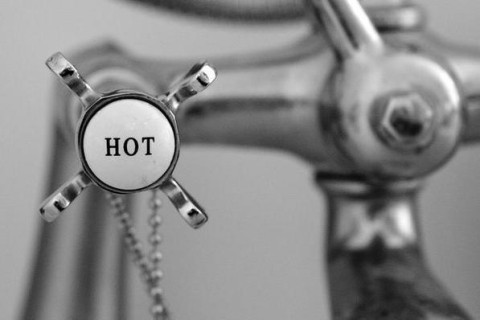 Возвращение горячей воды в Киев откладывается