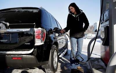 Сети АЗС снизили цены на бензин и дизтопливо