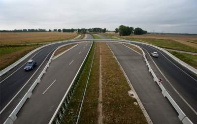 Стало известно, когда в Украине начнут строить первую платную дорогу