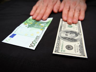 Рубль слабеет к доллару и евро на противоречивых сигналах по поводу сделки США и Китая