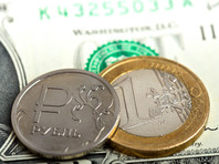Вечером во вторник рубль заметно усилил падение к доллару и евро